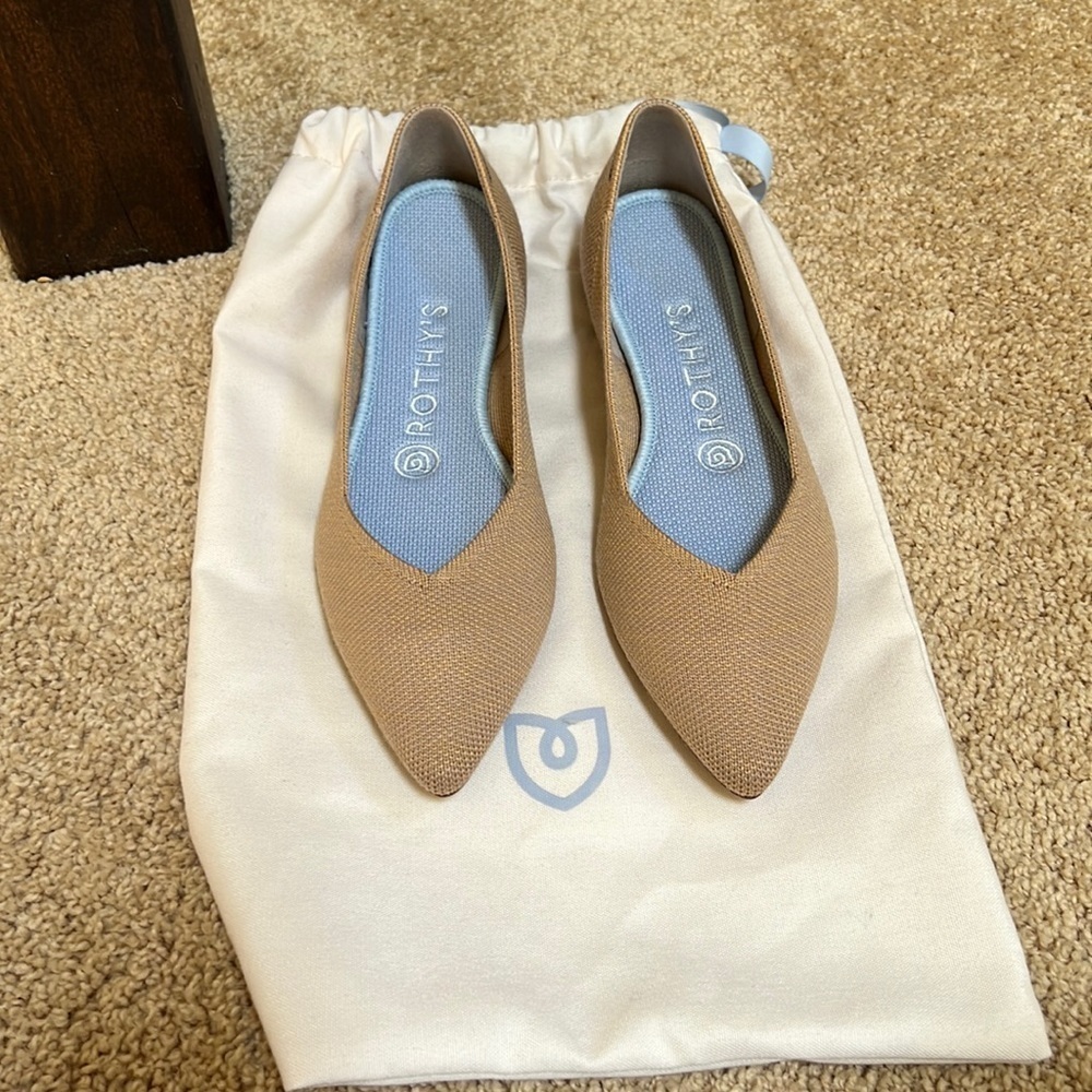 New! ROTHY'S pointed flats sizr 6.5 beige/ ecru with blue insole